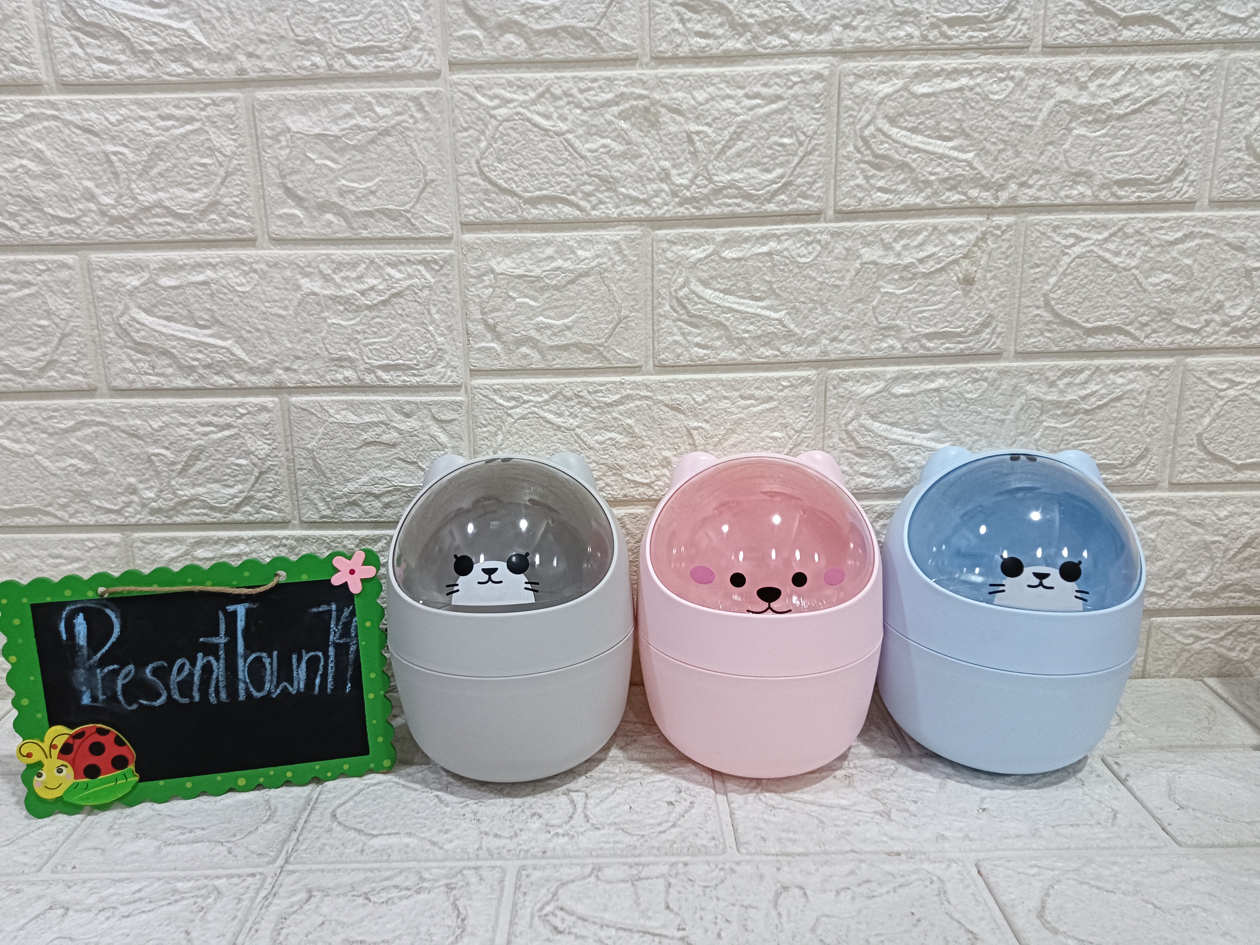 Sleek and Modern Dustbin